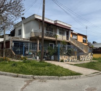Venta de casa doble en padrón único Cerro Montevideo