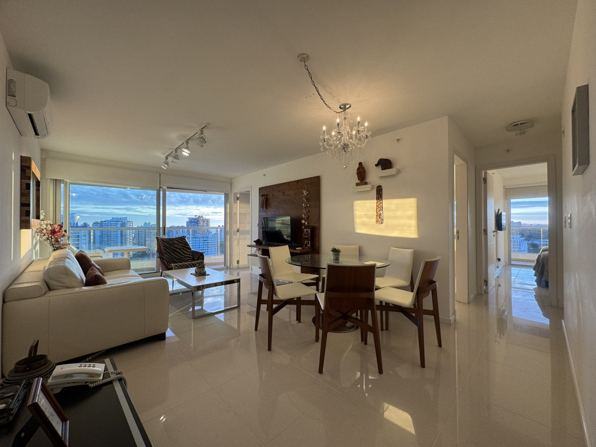 Venta de apartamento en Icon Brava OPORTUNIDAD, dos dormitorios, con vista a las dos playas y el atardecer