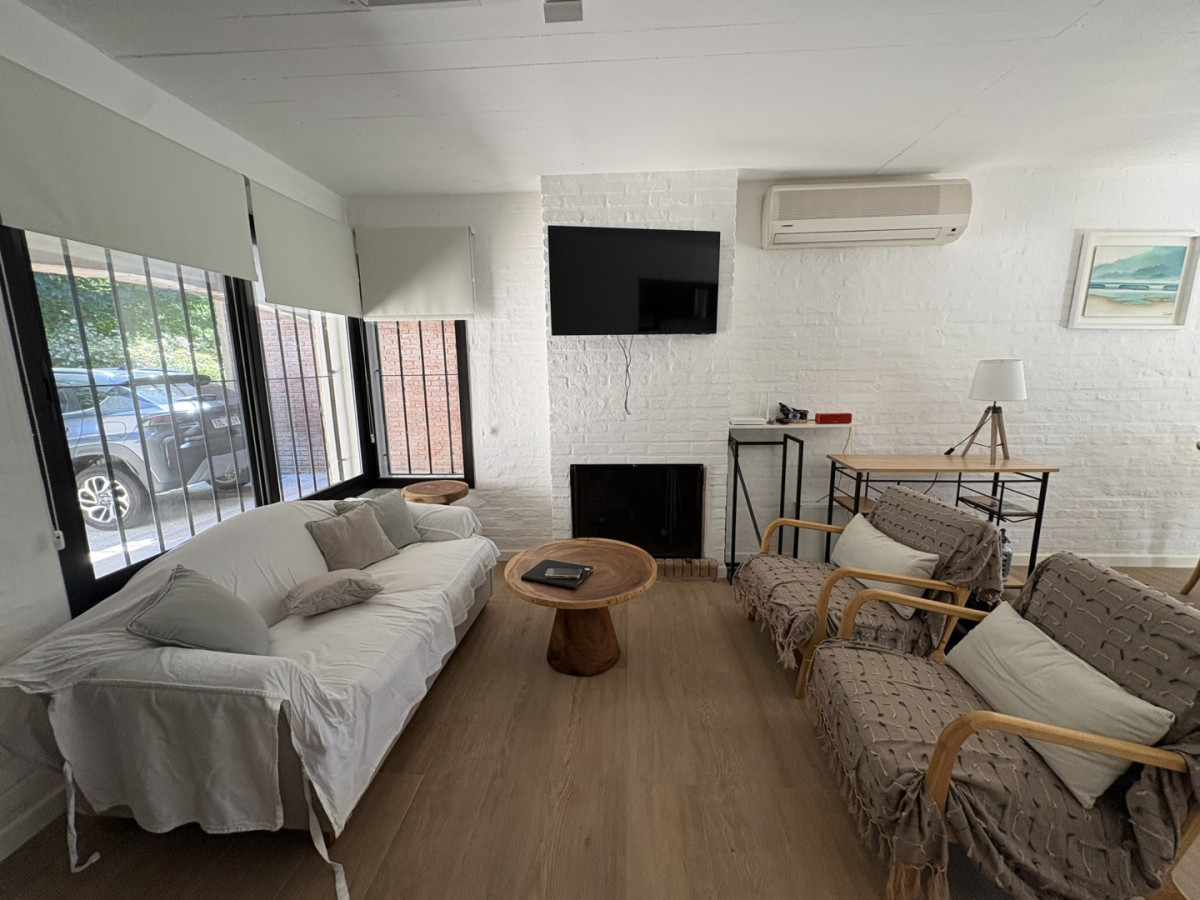 Venta de casa con 3 dormitorios, barbacoa y piscina climatizada en Playa Mansa