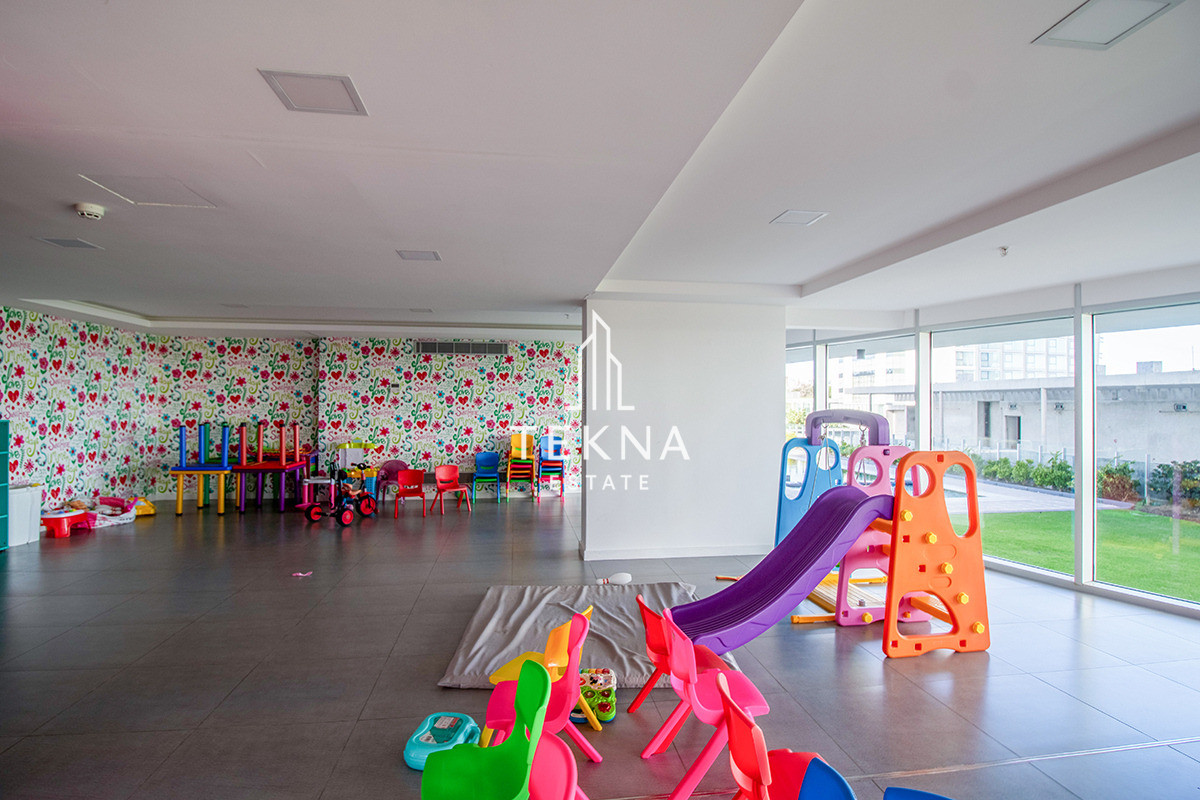 Apartamento ID.9433 - Venta de Apartamento de 2 dormitorios y medio, todos en suite, 3 balcones y parrillero propio, con vista al mar