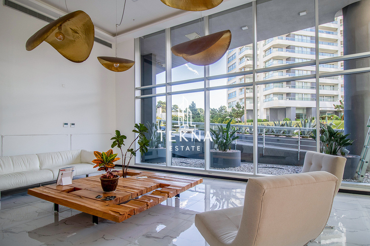 Apartamento ID.9433 - Venta de Apartamento de 2 dormitorios y medio, todos en suite, 3 balcones y parrillero propio, con vista al mar
