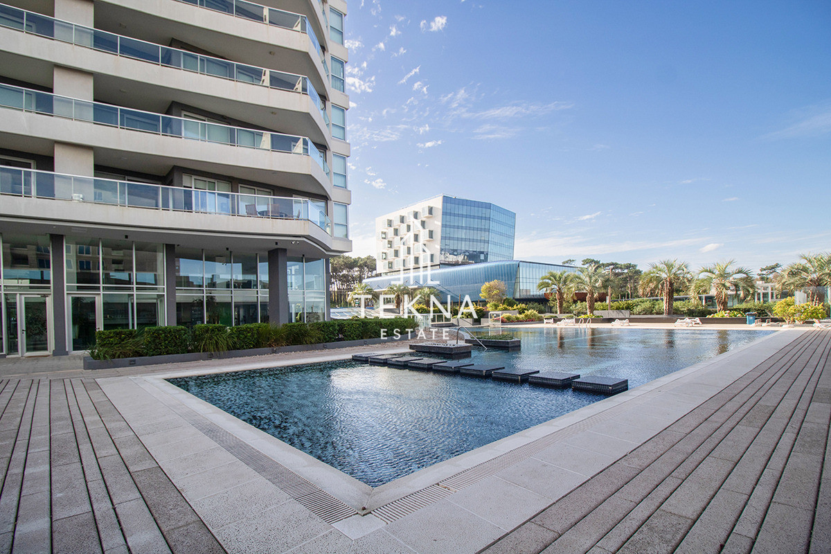 Apartamento ID.9433 - Venta de Apartamento de 2 dormitorios y medio, todos en suite, 3 balcones y parrillero propio, con vista al mar