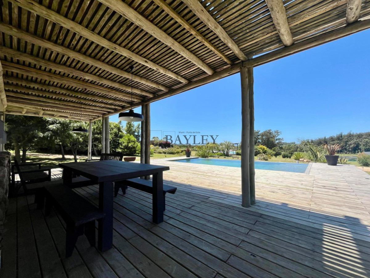 Casa ID.27 - Hermosa casa ubicada en Manantiales , Pueblo Coyote.