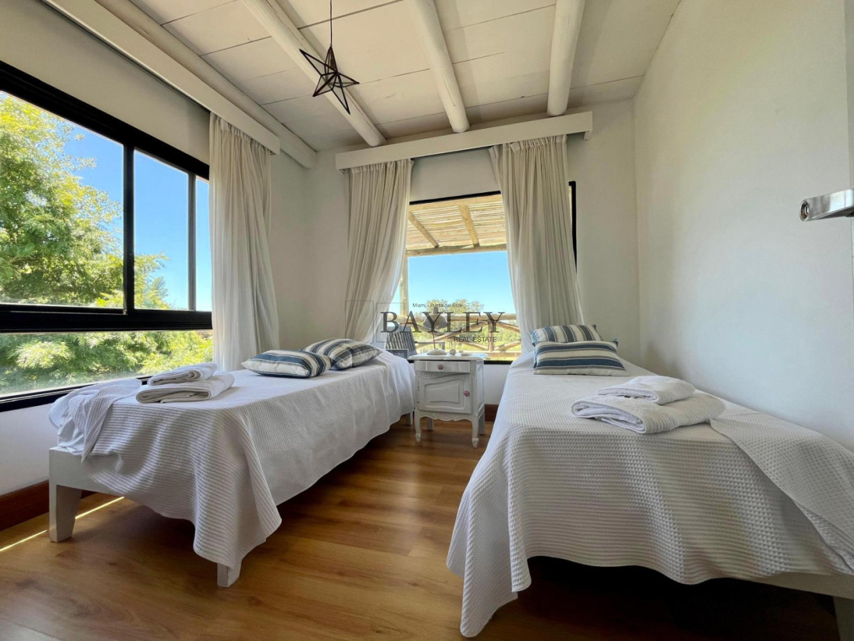 Casa ID.27 - Hermosa casa ubicada en Manantiales , Pueblo Coyote.