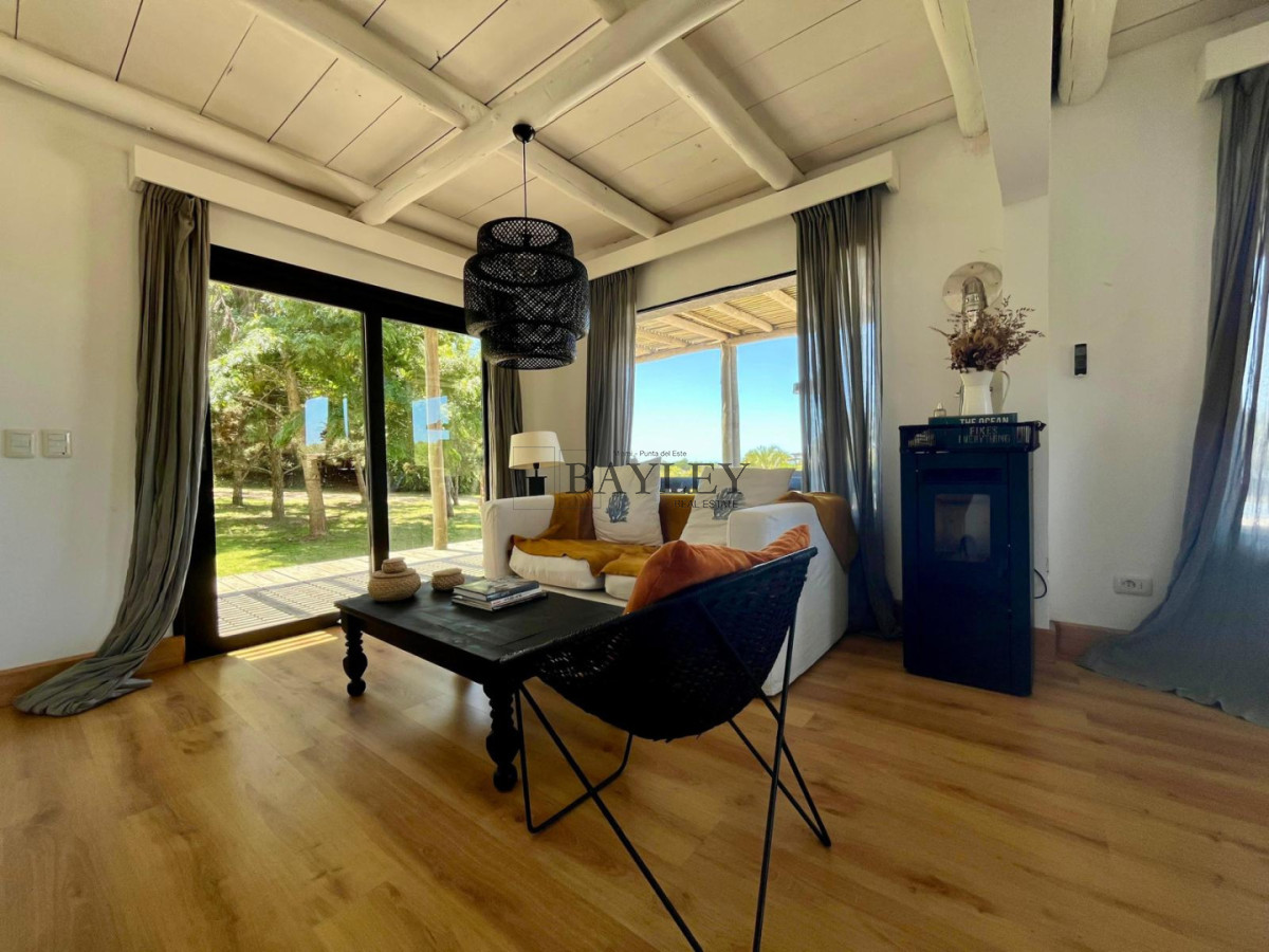 Casa ID.27 - Hermosa casa ubicada en Manantiales , Pueblo Coyote.