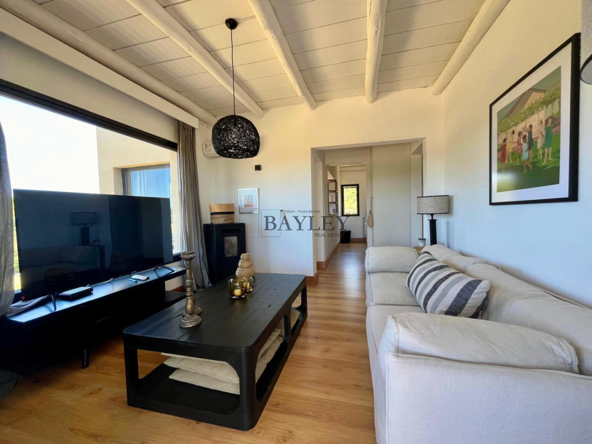 Casa ID.27 - Hermosa casa ubicada en Manantiales , Pueblo Coyote.