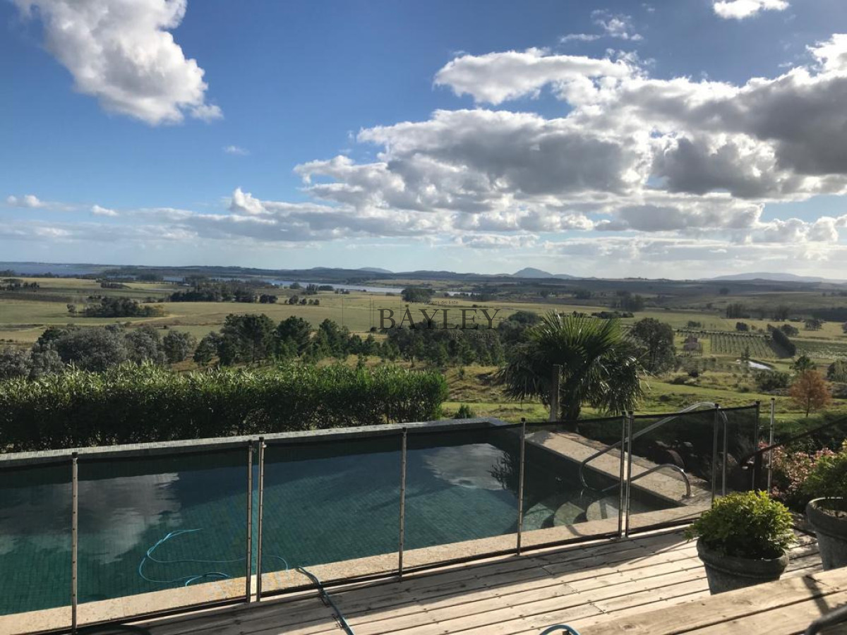 Chacra ID.8 - Chacra ubicada en Punta Ballena, Ruta 12, con excelente vista a la Laguna del Sauce