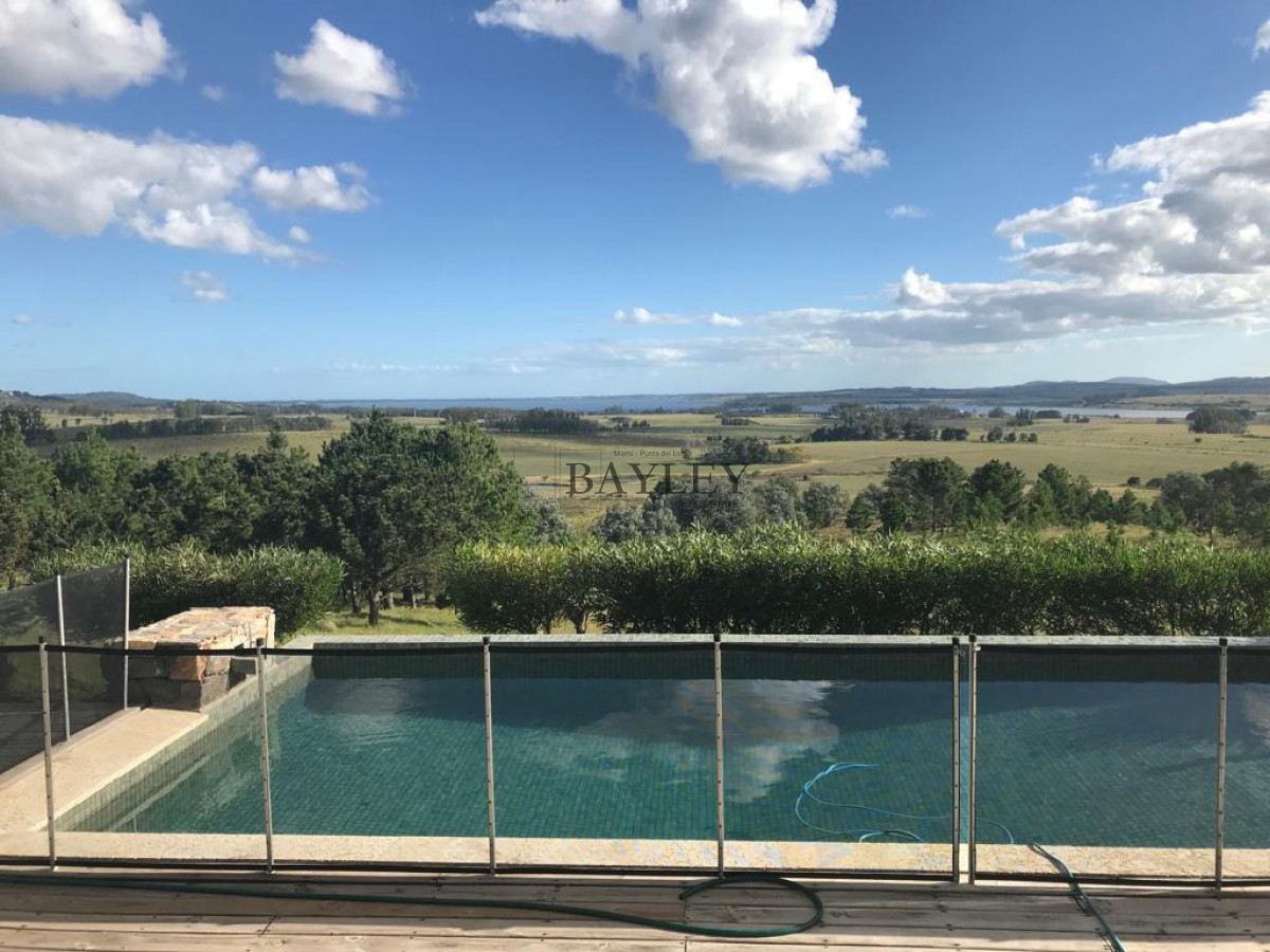 Chacra ID.8 - Chacra ubicada en Punta Ballena, Ruta 12, con excelente vista a la Laguna del Sauce