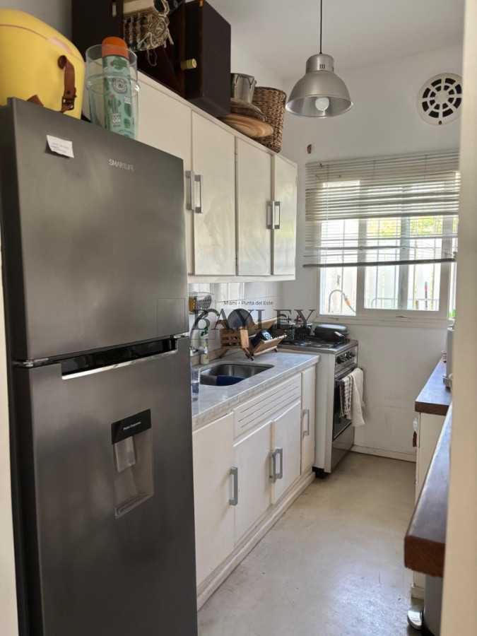 Local Comercial ID.18 - Local ubicado en punta del este LA PENINSULA, incluyendo un apartamento arriba