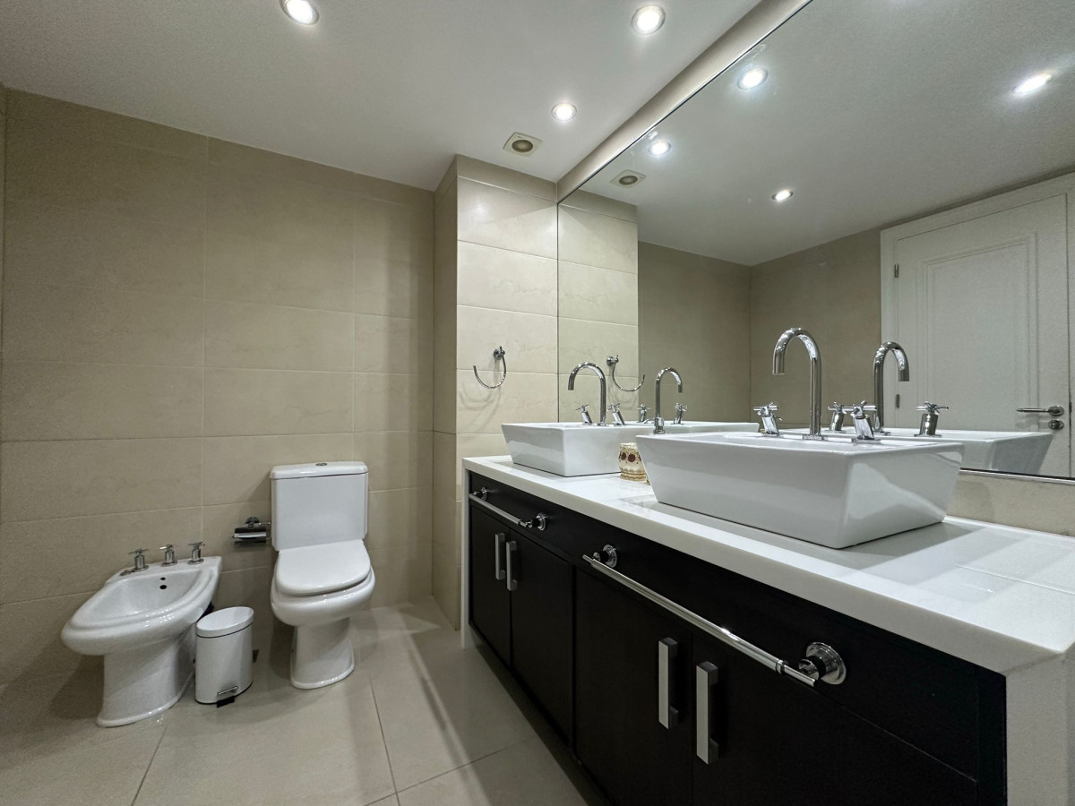 Apartamento ID.472 - Alquiler temporal y venta, de apto primera linea playa brava.