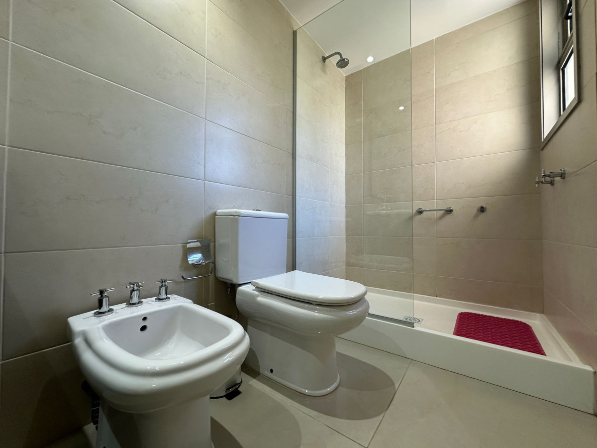 Apartamento ID.472 - Alquiler temporal y venta, de apto primera linea playa brava.