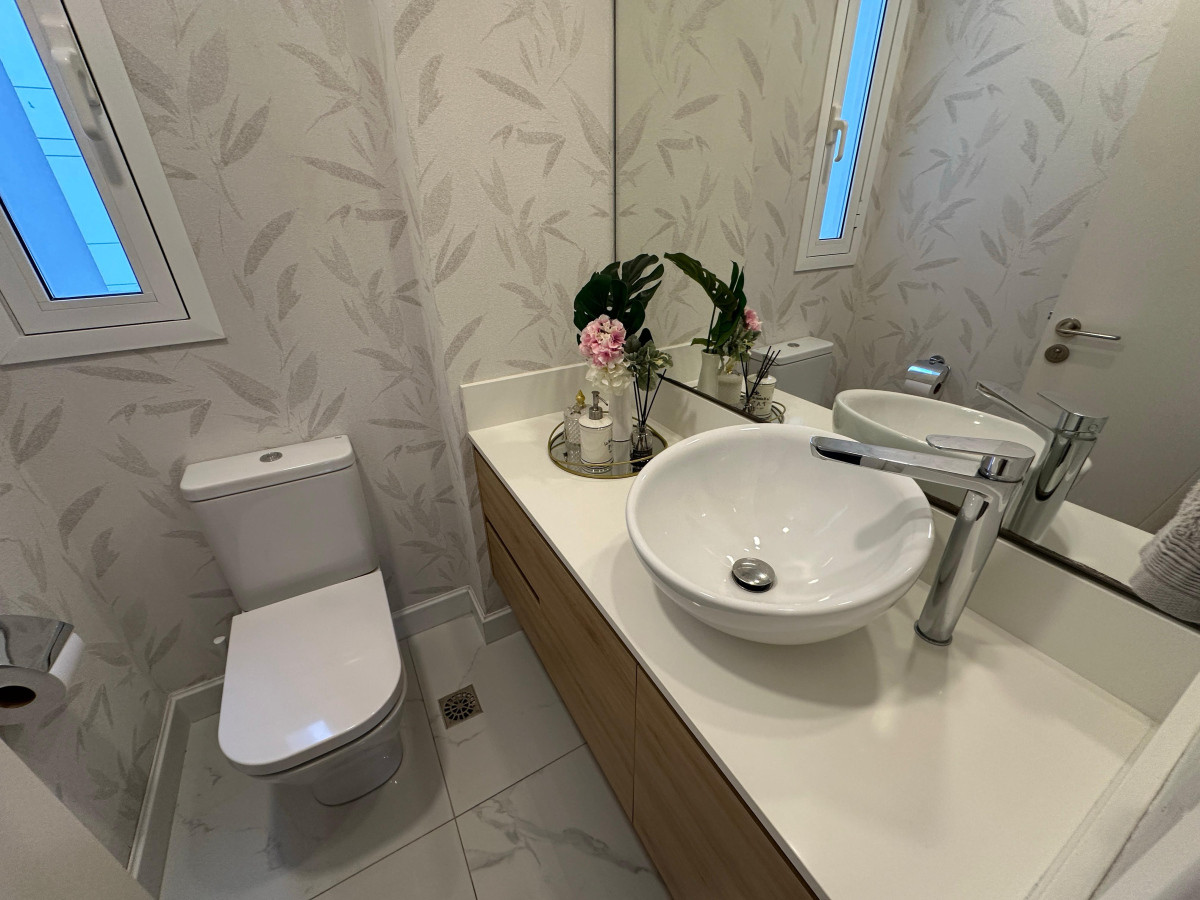 Apartamento ID.898 - Alquiler temporada 2026, en primera linea, playa mansa, Edificio de Categoria.