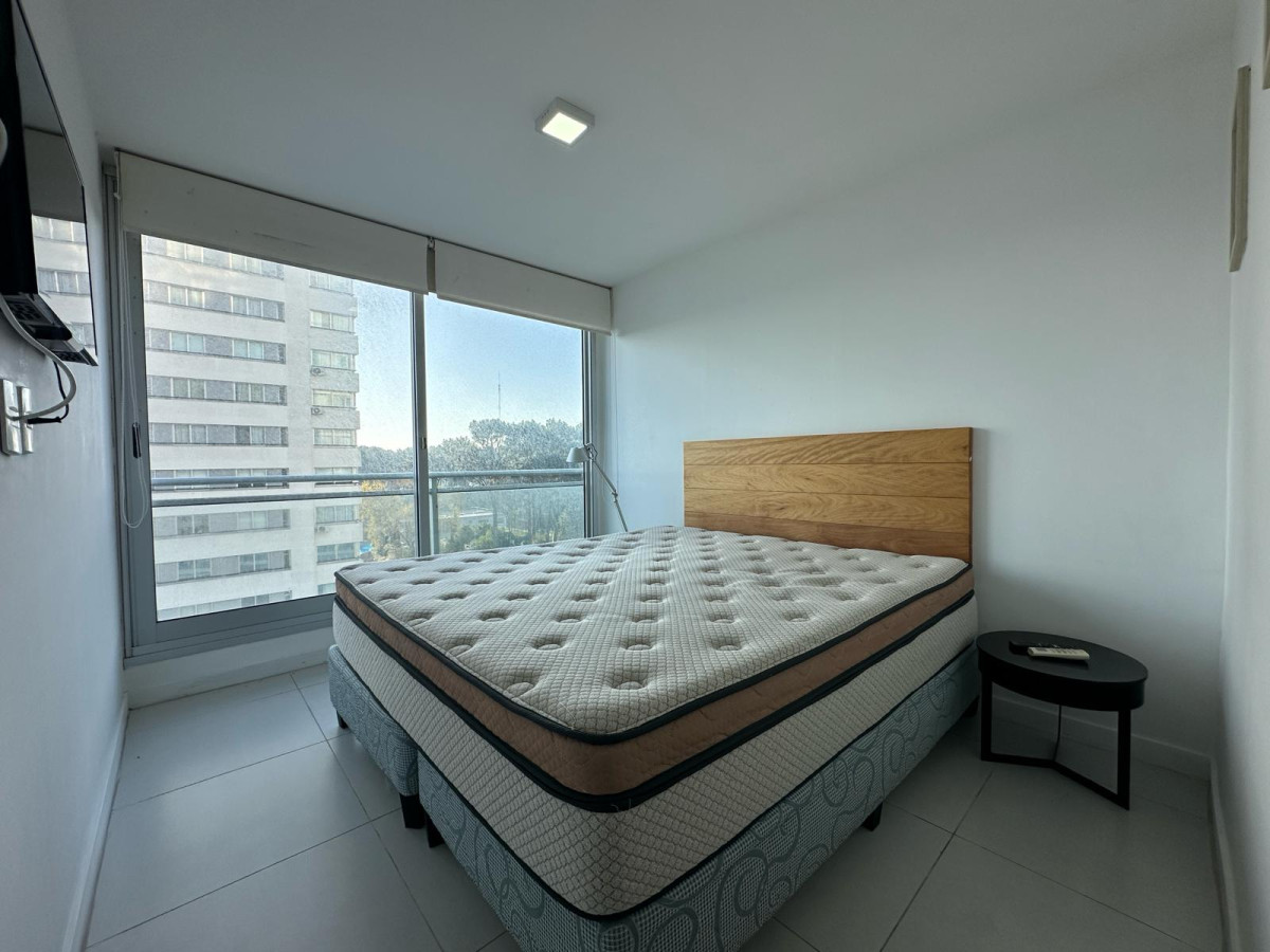 Apartamento ID.515 - Alquiler temporal y alquiler anual departamento de 2 dormitorios en Av. Roosevelt.