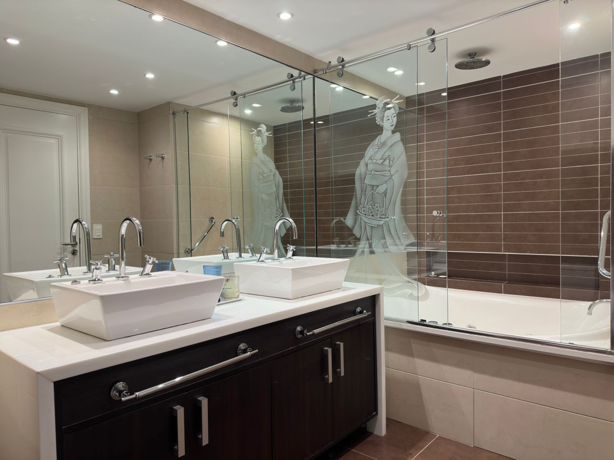 Apartamento ID.473 - Alquiler temporal y venta, de apto primera linea playa brava.