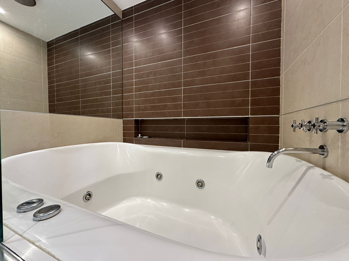 Apartamento ID.473 - Alquiler temporal y venta, de apto primera linea playa brava.