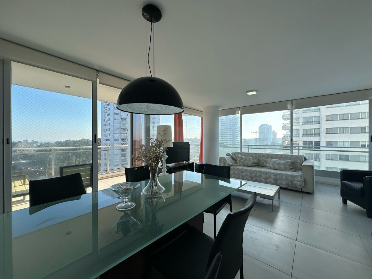 Apartamento ID.515 - Alquiler temporal y alquiler anual departamento de 2 dormitorios en Av. Roosevelt.