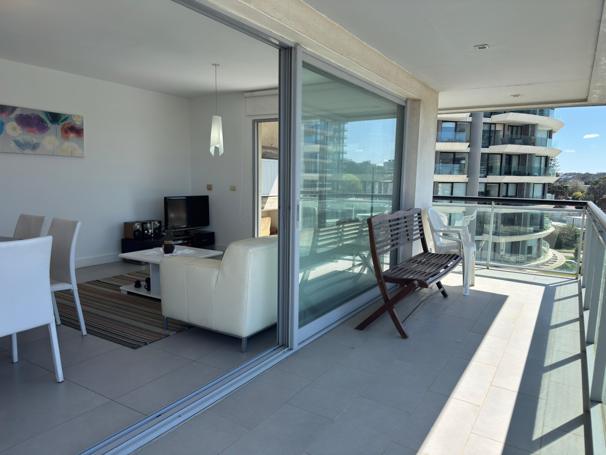 Apartamento ID.2210 - Alquiler de departamento, dos dormitorios, punta del este.