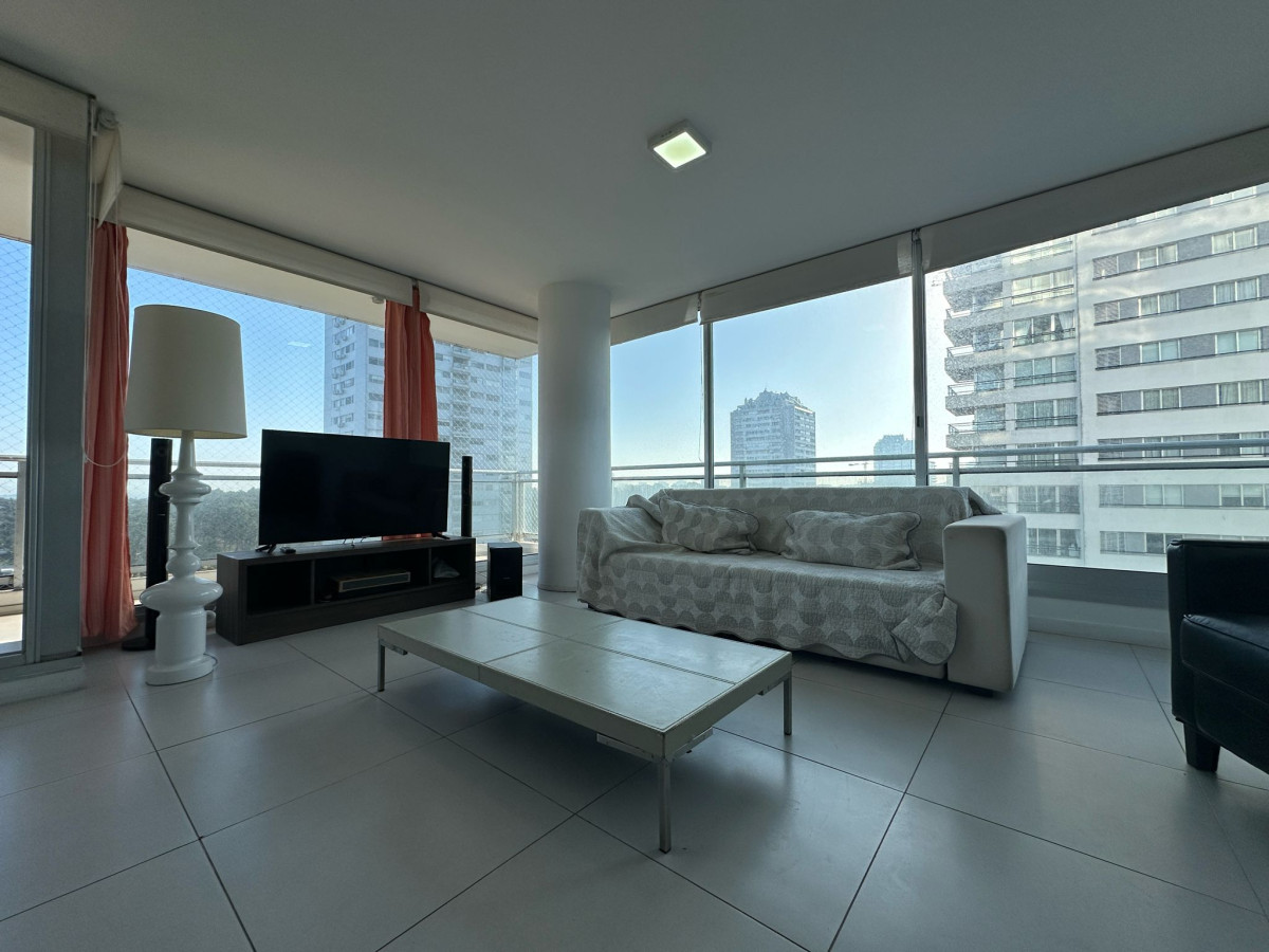 Apartamento ID.515 - Alquiler temporal y alquiler anual departamento de 2 dormitorios en Av. Roosevelt.