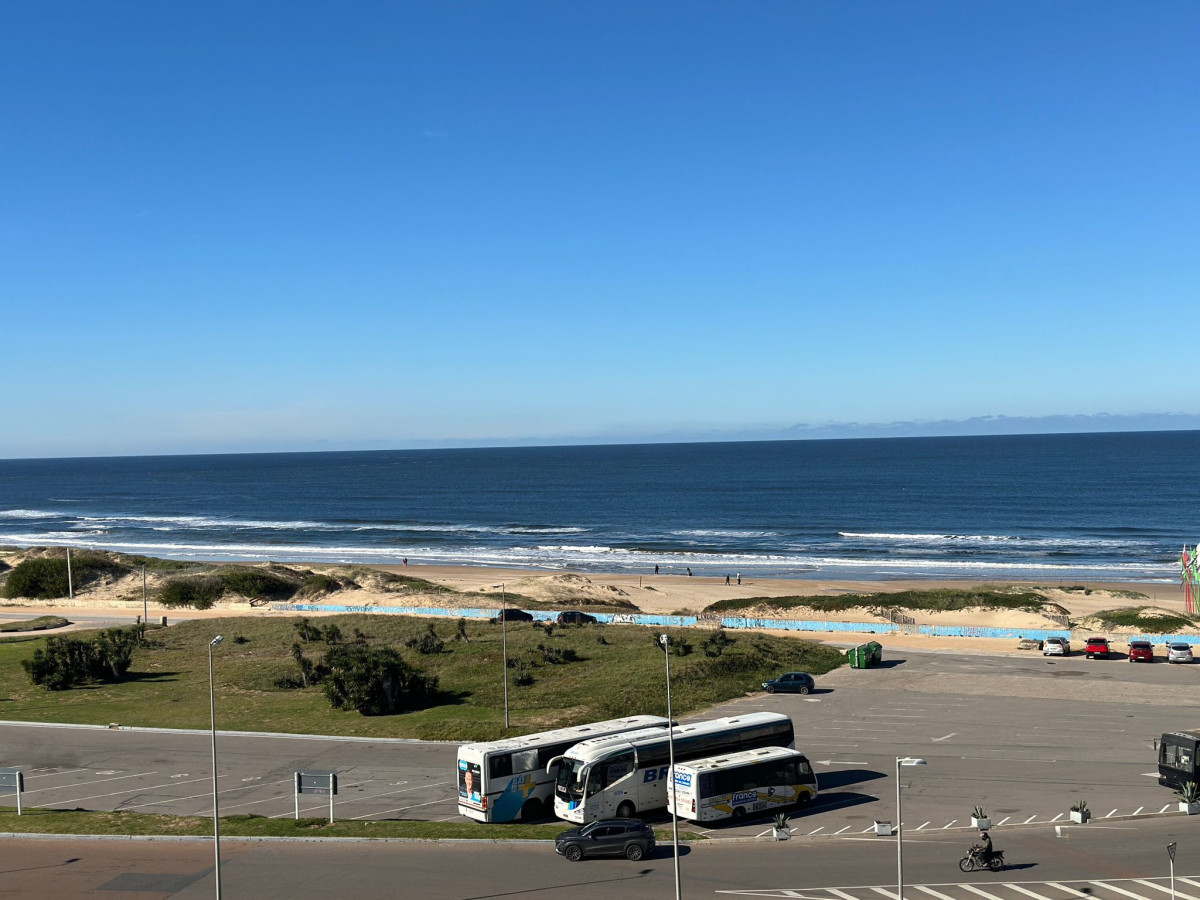 Apartamento ID.473 - Alquiler temporal y venta, de apto primera linea playa brava.