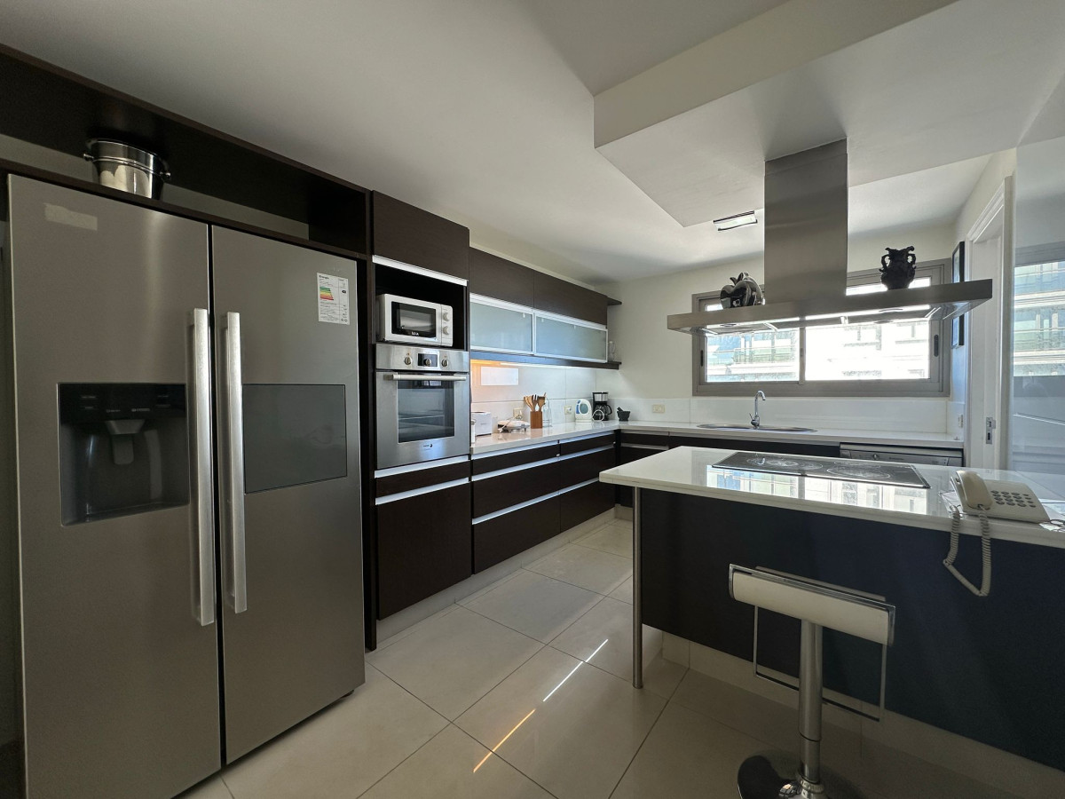 Apartamento ID.472 - Alquiler temporal y venta, de apto primera linea playa brava.