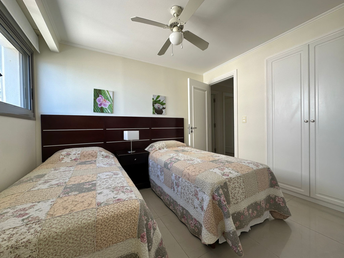 Apartamento ID.472 - Alquiler temporal y venta, de apto primera linea playa brava.