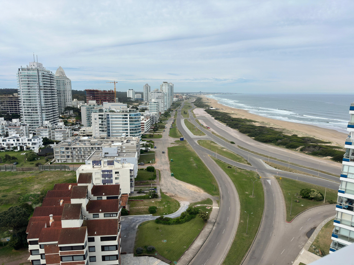 Apartamento ID.711 - Apartamento en Alquiler, vista panoramica, playa brava.