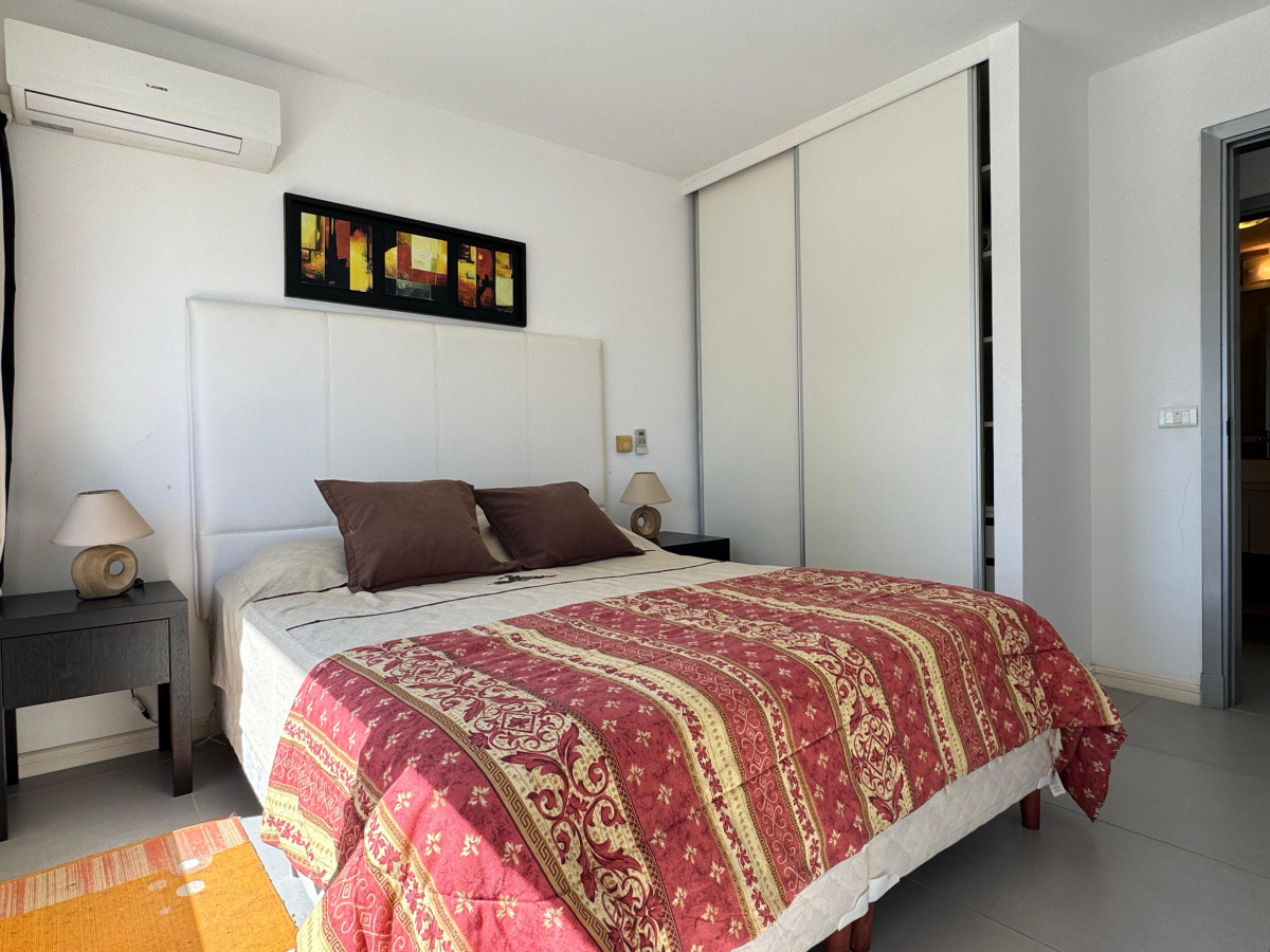 Apartamento ID.2210 - Alquiler de departamento, dos dormitorios, punta del este.