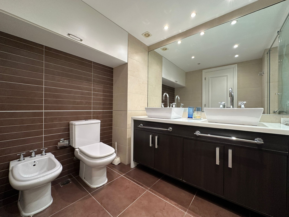 Apartamento ID.473 - Alquiler temporal y venta, de apto primera linea playa brava.