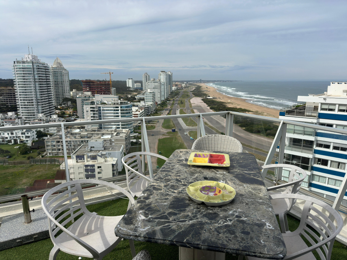 Apartamento ID.711 - Apartamento en Alquiler, vista panoramica, playa brava.