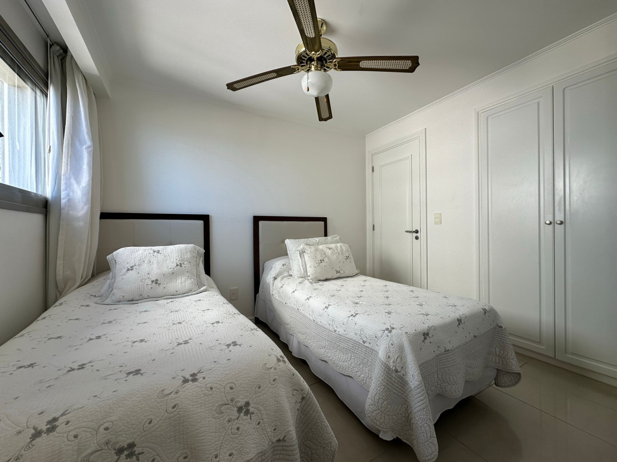 Apartamento ID.473 - Alquiler temporal y venta, de apto primera linea playa brava.