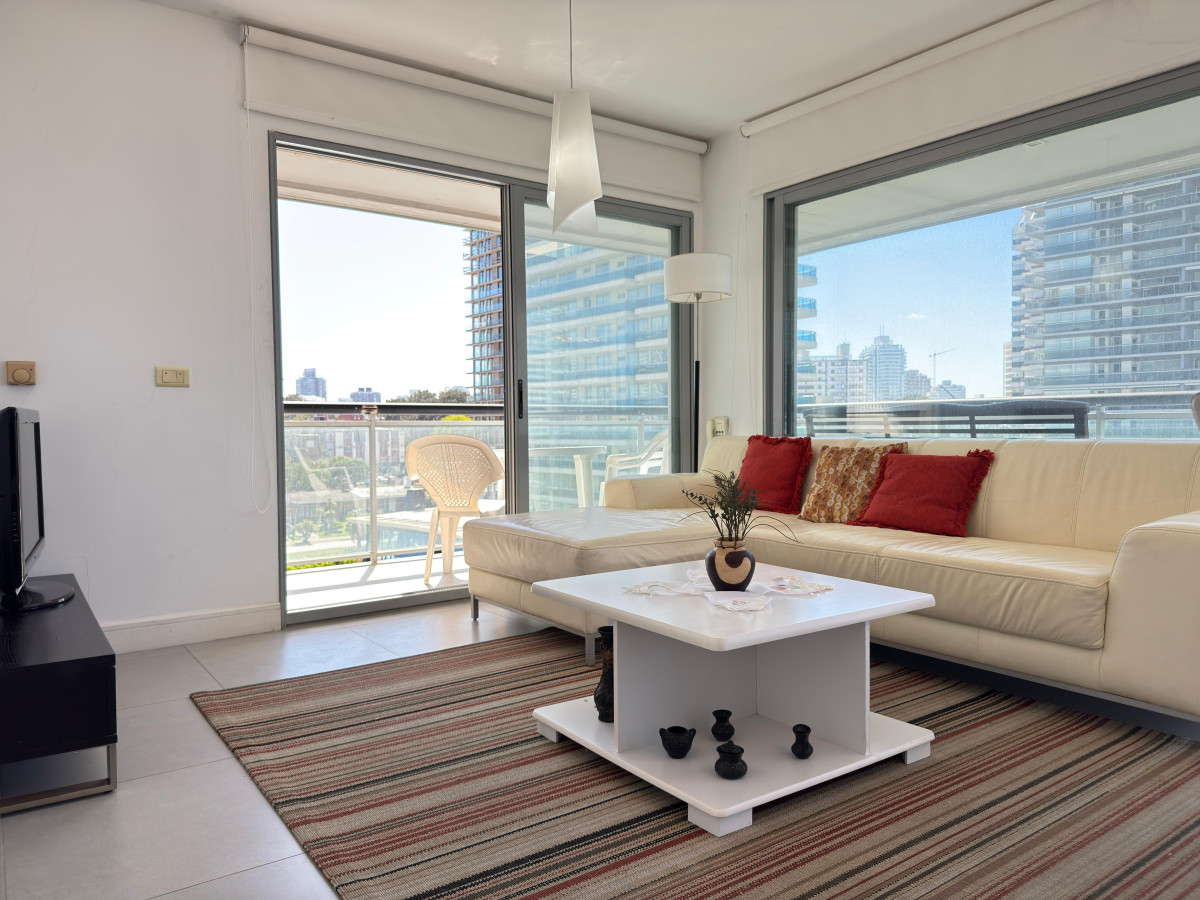 Apartamento ID.2210 - Alquiler de departamento, dos dormitorios, punta del este.