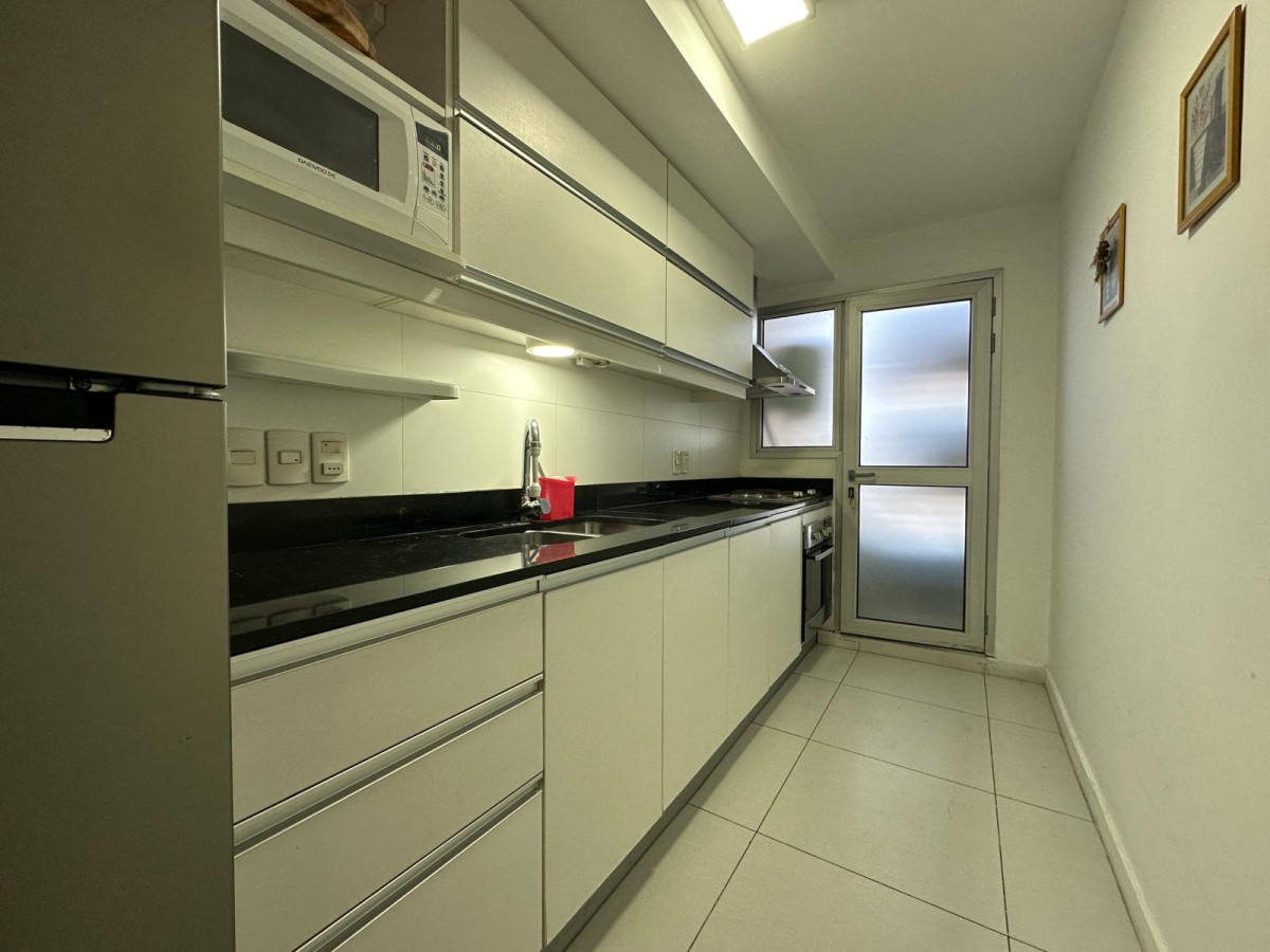 Apartamento ID.515 - Alquiler temporal y alquiler anual departamento de 2 dormitorios en Av. Roosevelt.