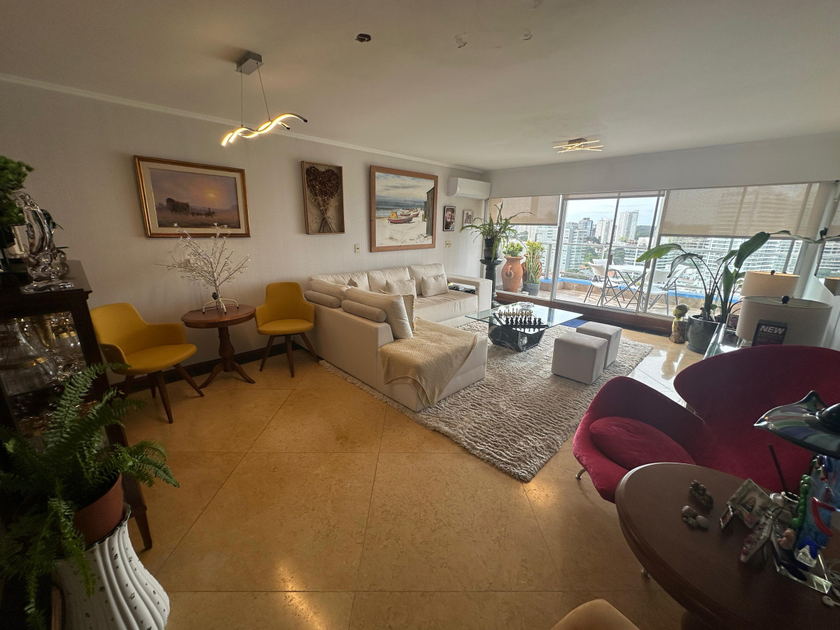 Apartamento ID.711 - Apartamento en Alquiler, vista panoramica, playa brava.