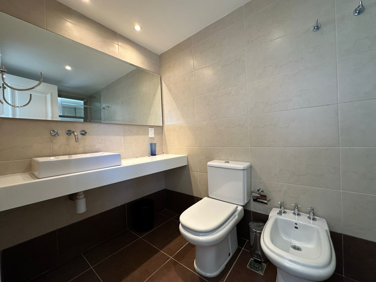 Apartamento ID.473 - Alquiler temporal y venta, de apto primera linea playa brava.