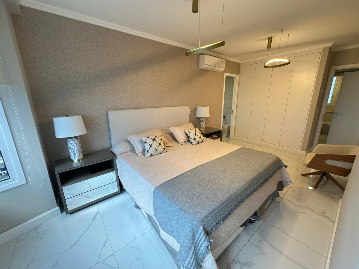 Apartamento ID.898 - Alquiler temporada 2026, en primera linea, playa mansa, Edificio de Categoria.