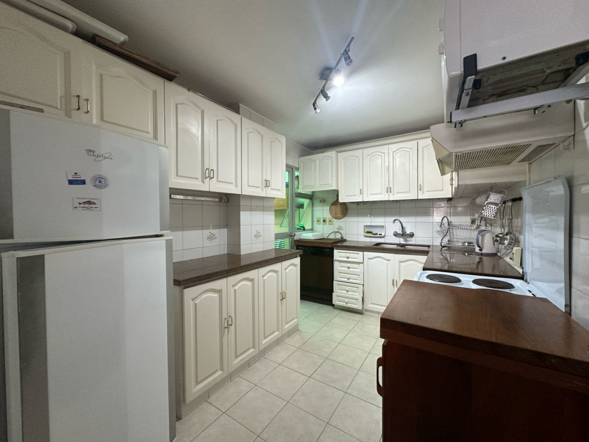 Apartamento ID.2242 - Departamento en VENTA, tres dormitorios.