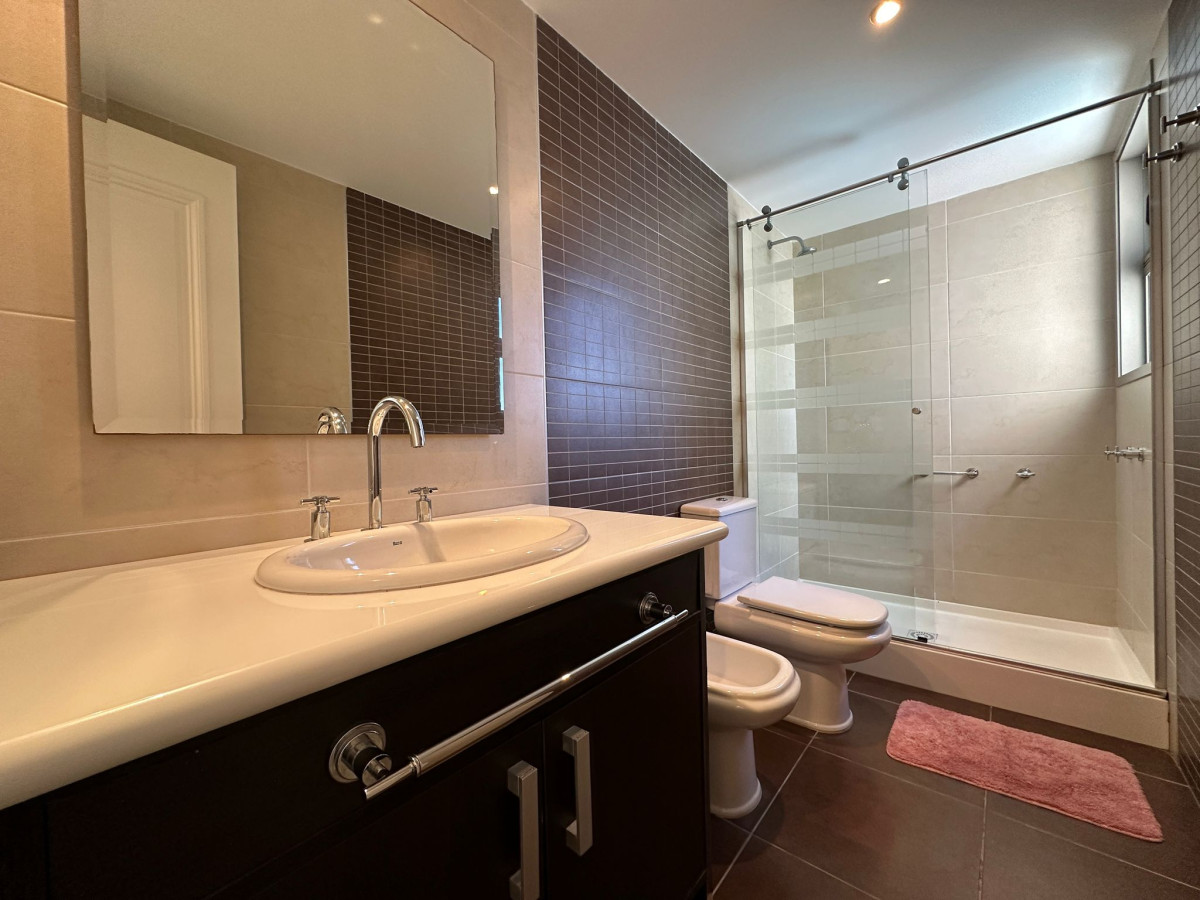 Apartamento ID.473 - Alquiler temporal y venta, de apto primera linea playa brava.