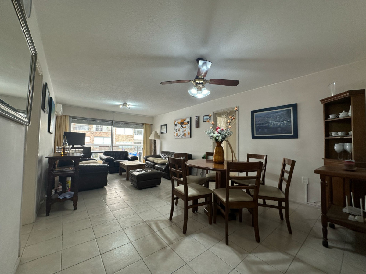 Apartamento ID.2242 - Departamento en VENTA, tres dormitorios.