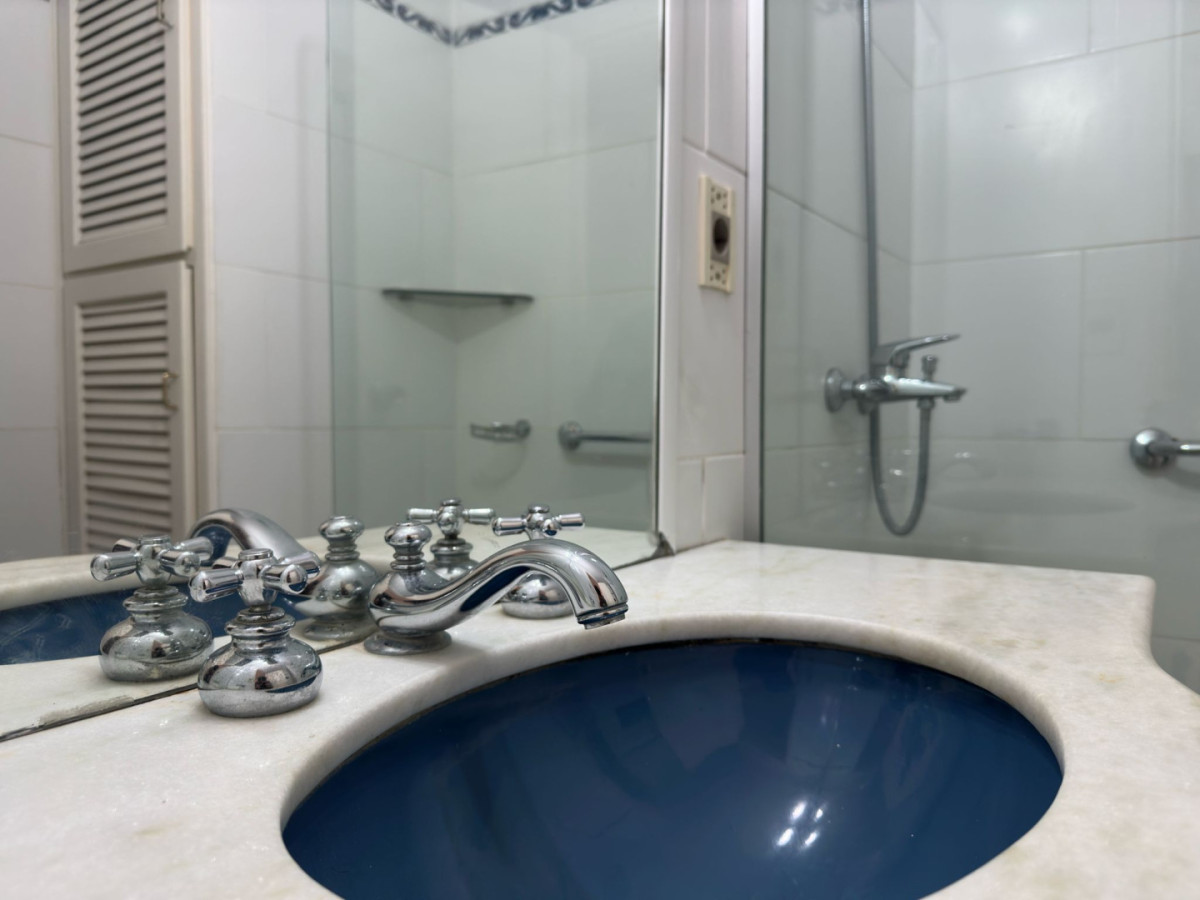 Apartamento ID.2242 - Departamento en VENTA, tres dormitorios.