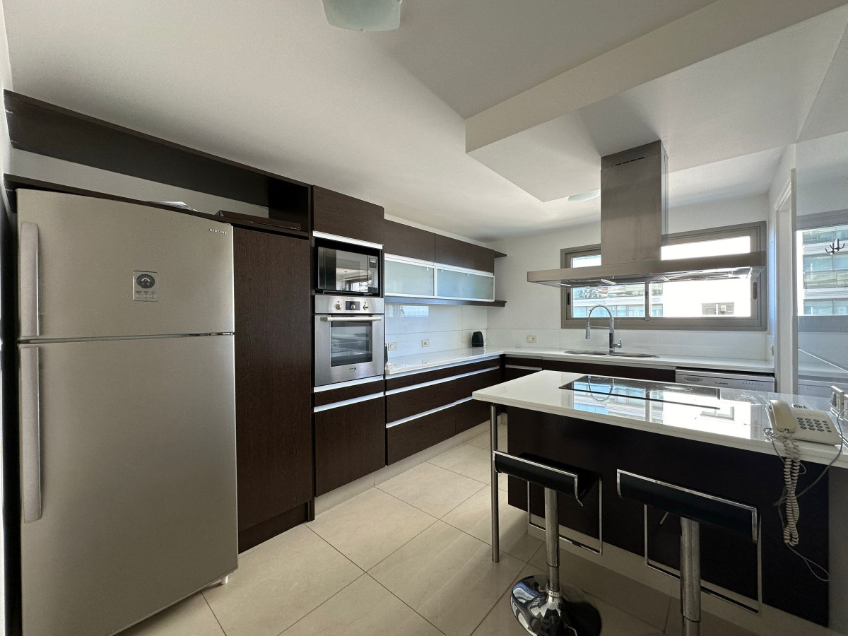 Apartamento ID.473 - Alquiler temporal y venta, de apto primera linea playa brava.