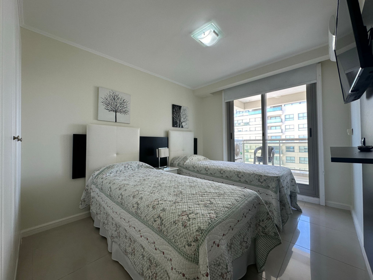 Apartamento ID.472 - Alquiler temporal y venta, de apto primera linea playa brava.