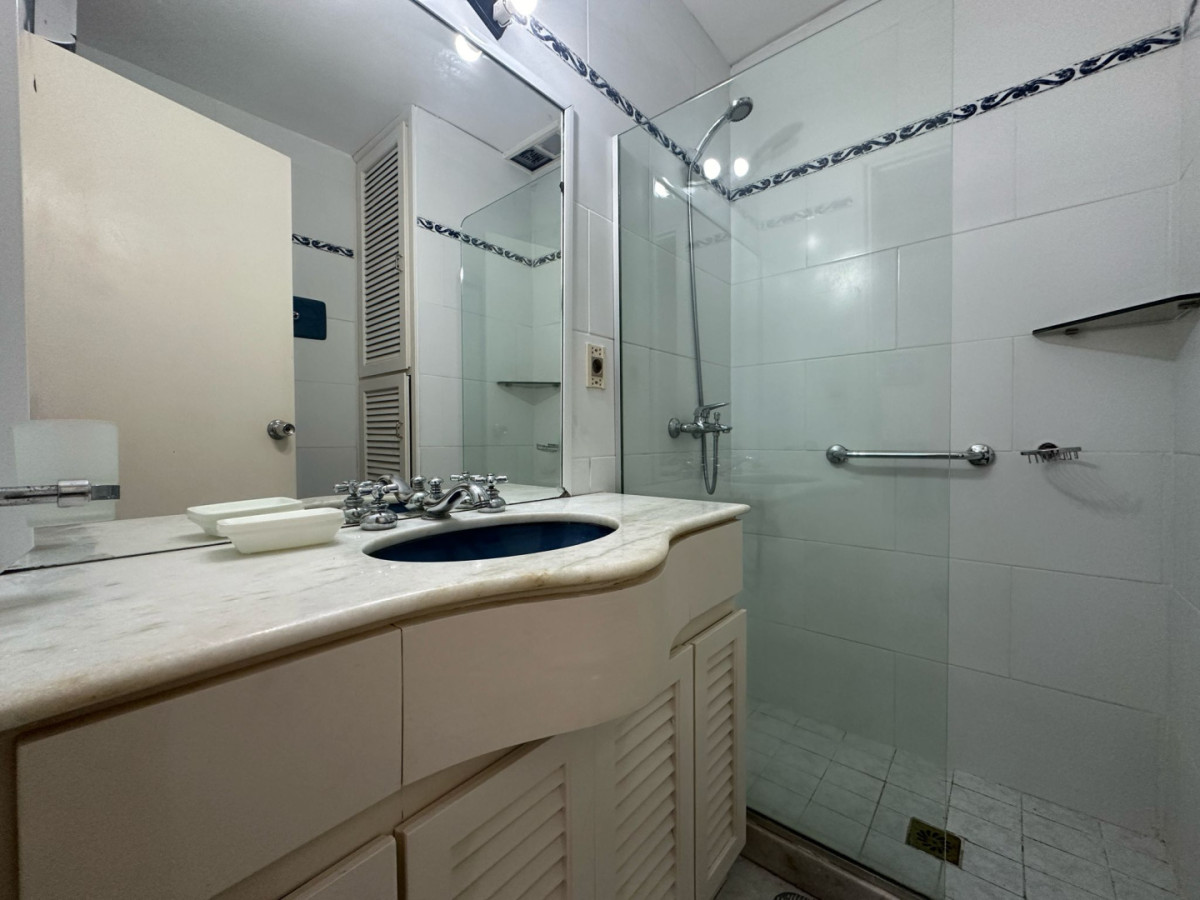 Apartamento ID.2242 - Departamento en VENTA, tres dormitorios.