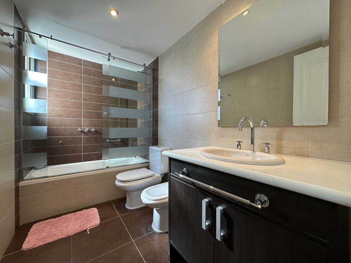 Apartamento ID.473 - Alquiler temporal y venta, de apto primera linea playa brava.