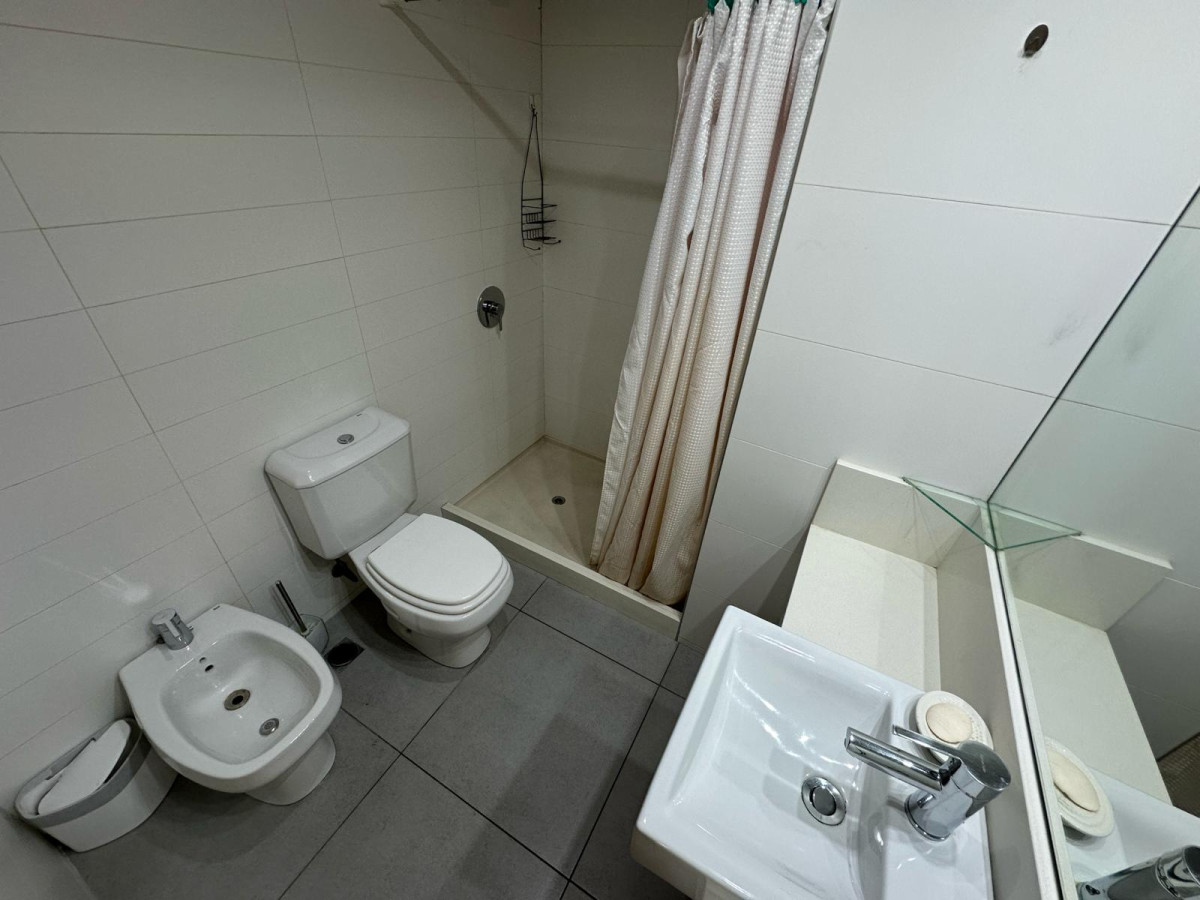 Apartamento ID.515 - Alquiler temporal y alquiler anual departamento de 2 dormitorios en Av. Roosevelt.