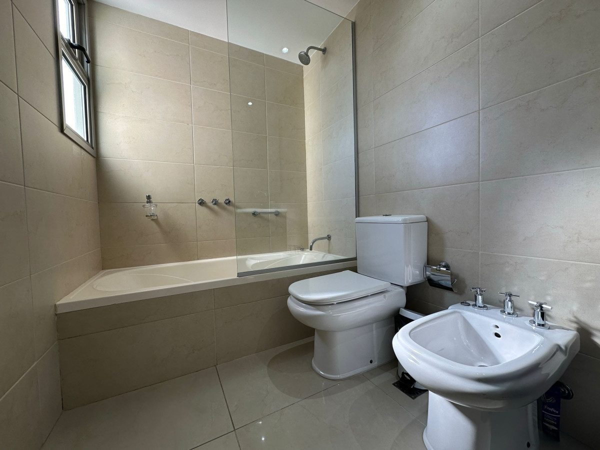 Apartamento ID.472 - Alquiler temporal y venta, de apto primera linea playa brava.