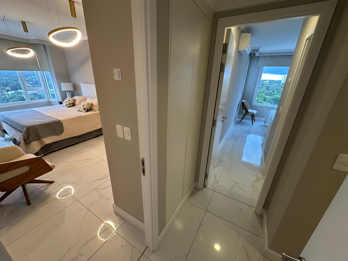 Apartamento ID.898 - Alquiler temporada 2026, en primera linea, playa mansa, Edificio de Categoria.