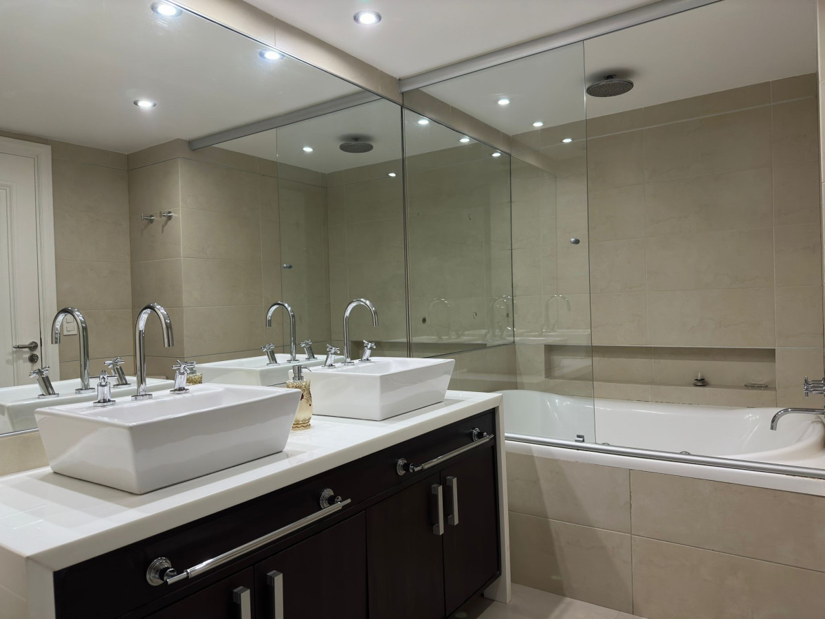 Apartamento ID.472 - Alquiler temporal y venta, de apto primera linea playa brava.