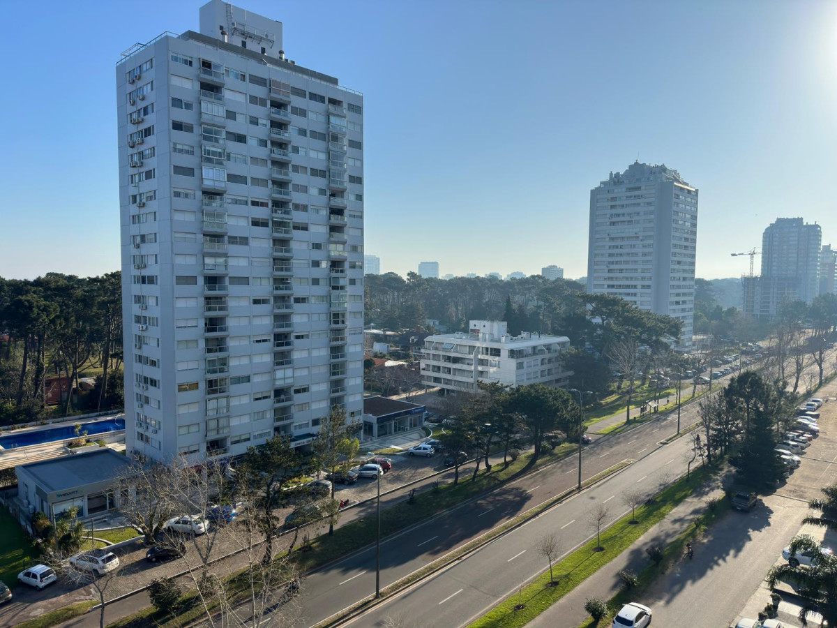 Apartamento ID.515 - Alquiler temporal y alquiler anual departamento de 2 dormitorios en Av. Roosevelt.