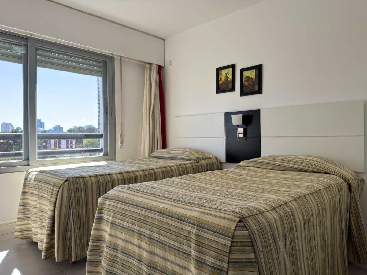 Apartamento ID.2210 - Alquiler de departamento, dos dormitorios, punta del este.