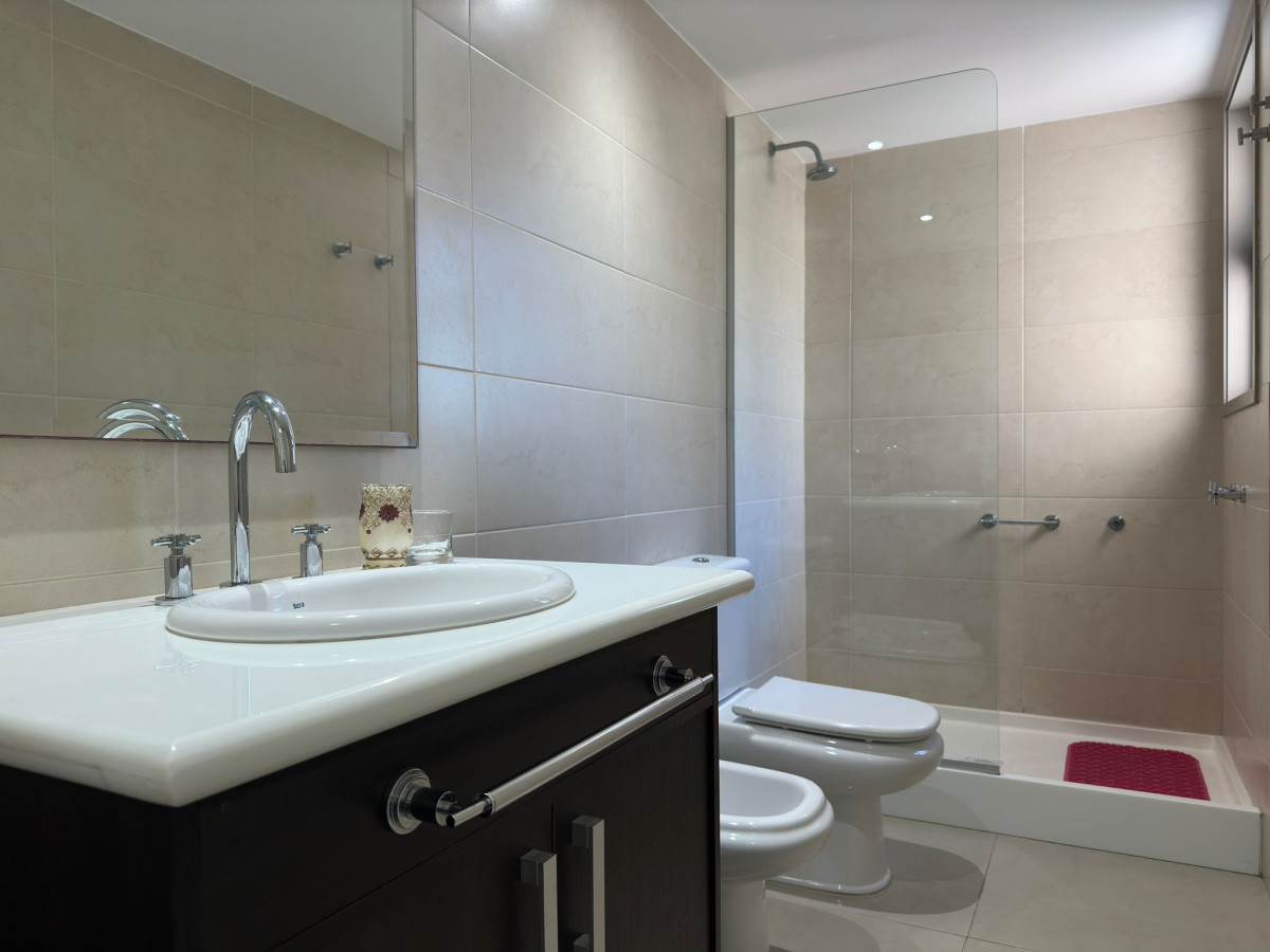 Apartamento ID.472 - Alquiler temporal y venta, de apto primera linea playa brava.